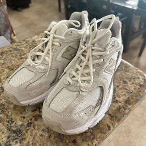 Cream New Balance 530 Trainers
